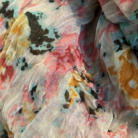 Women’s Beautiful Floral Infinity Wrap/Scarf - Picture 3 of 5